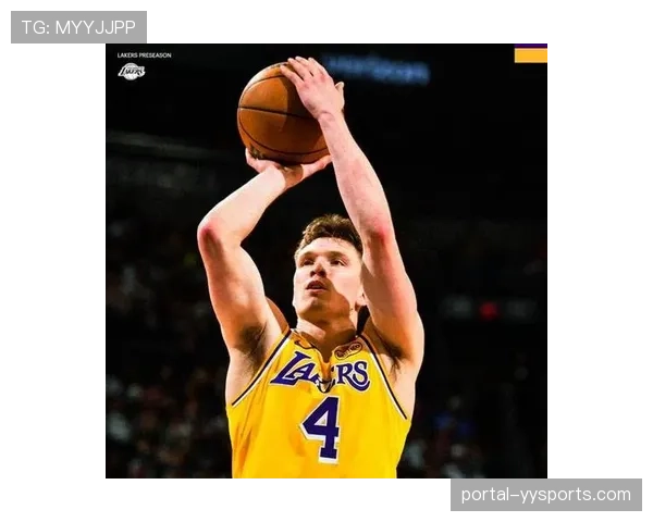 克内克特季前赛被垫脚万幸无碍，逐渐找回手感