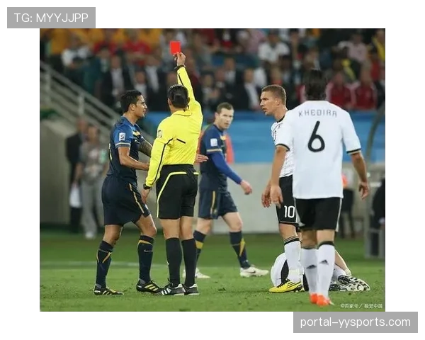 加里-内维尔质疑盖耶红牌判罚：看起来并不严重，黄牌即可