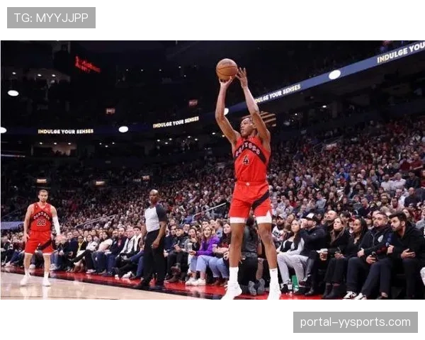 猛龙巴恩斯隔扣黄蜂中锋,入选当日五佳球 猛龙巴恩斯隔扣黄蜂中锋,入选当日五佳球